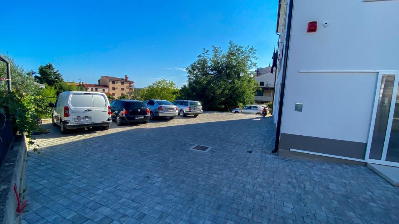רוביני Apartments Korina & Dadi מראה חיצוני תמונה