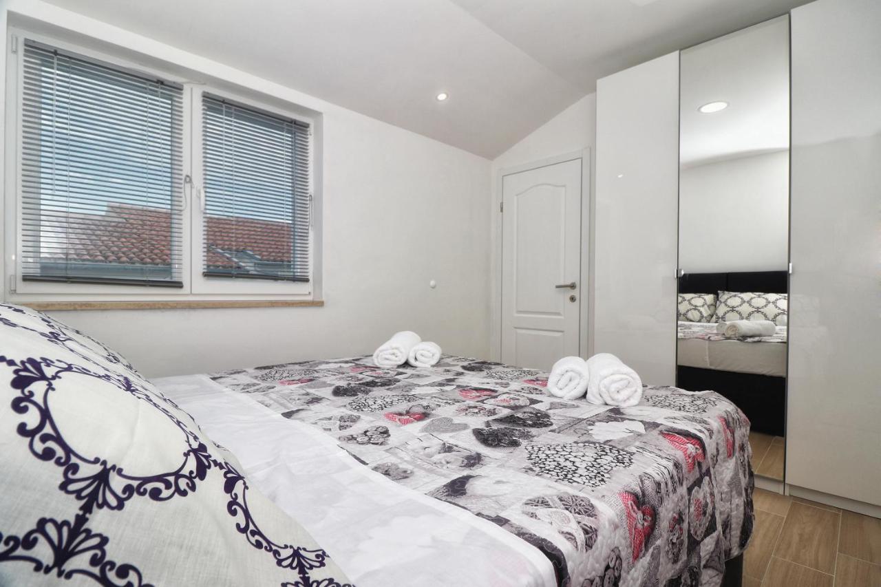 רוביני Apartments Korina & Dadi מראה חיצוני תמונה