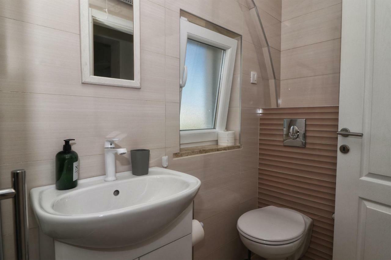 רוביני Apartments Korina & Dadi מראה חיצוני תמונה