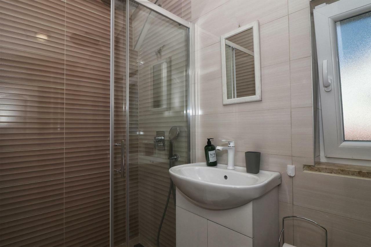 רוביני Apartments Korina & Dadi מראה חיצוני תמונה