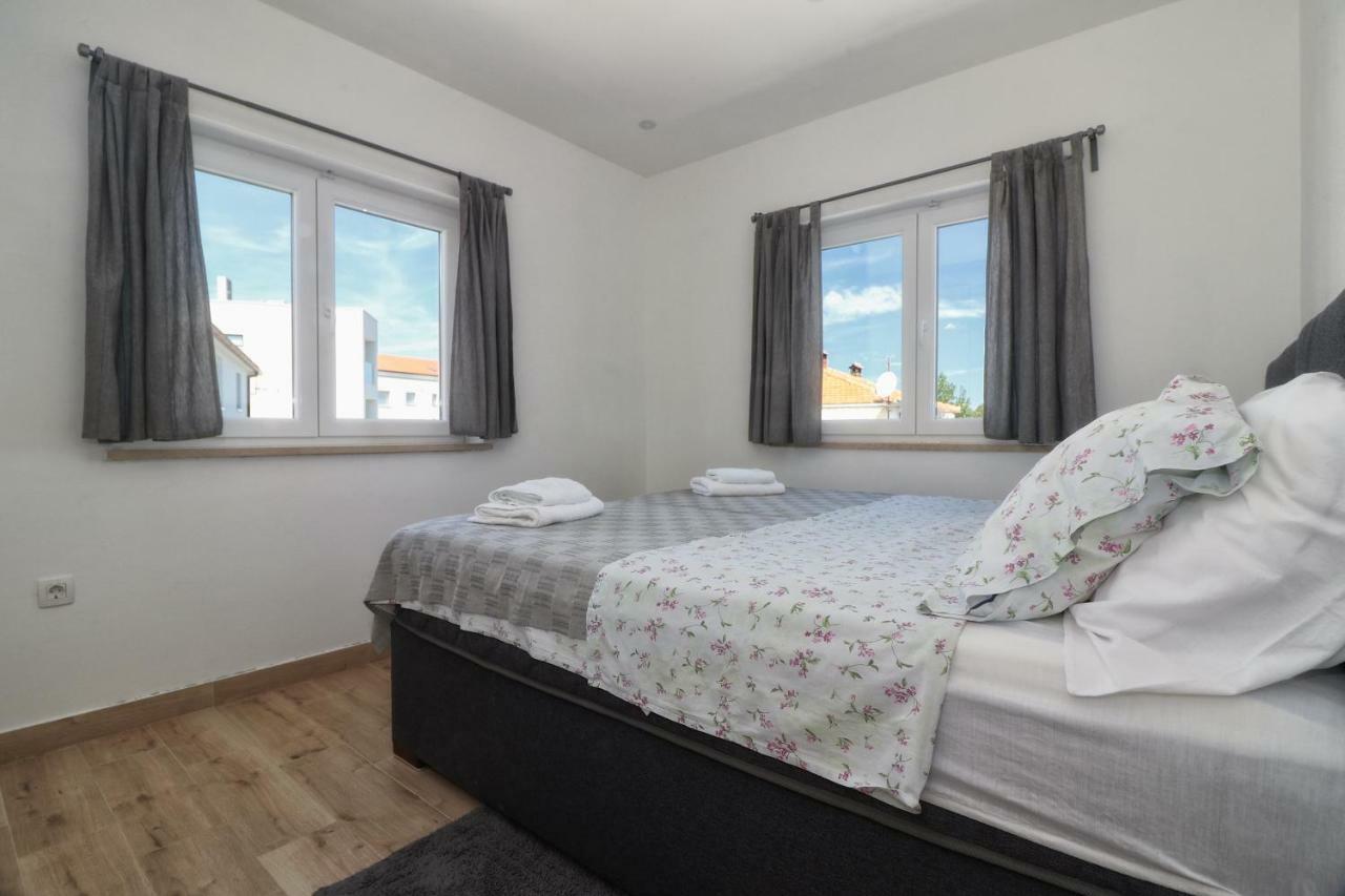 רוביני Apartments Korina & Dadi מראה חיצוני תמונה